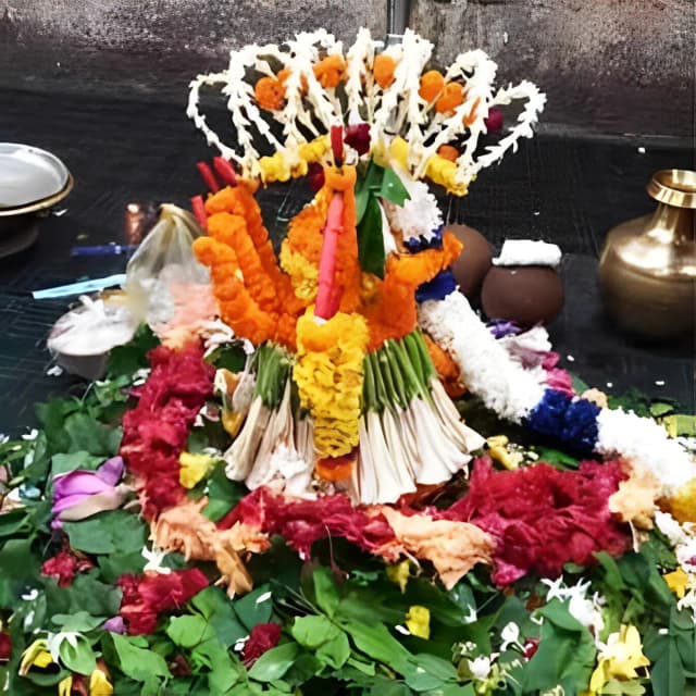 Book sringar pooja & Darshan with pandits and purohits for Baba Baidyanath Dham Jyotirlinga Temple Deoghar, also known as Vaidyanath or Baidhyanath or Baijnath or Vaijnath Dham